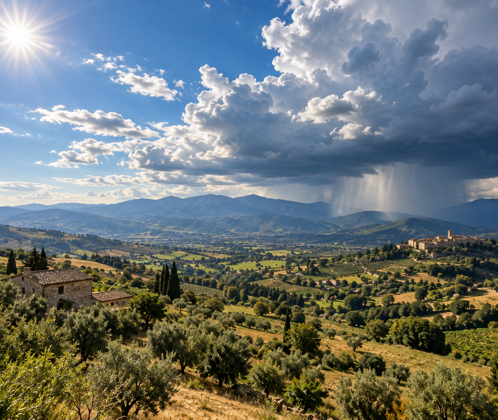 Paesaggio italiano con sole e cielo azzurro da un lato e rovesci temporaleschi in lontananza